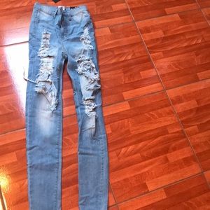 Ripped Skinny Jeans 💙
